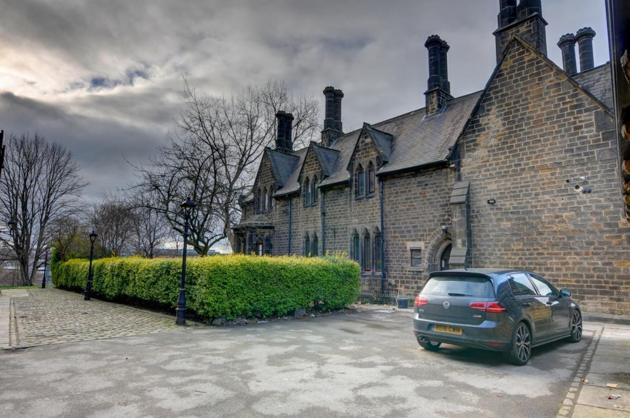 The Old Vicarage - Secure Parking, Fast Wifi, Garden Βίλα Λιντς Εξωτερικό φωτογραφία