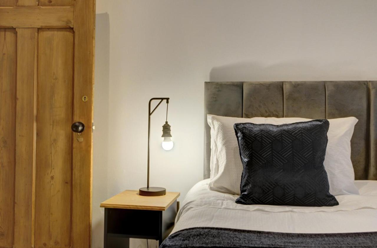 The Old Vicarage - Secure Parking, Fast Wifi, Garden Βίλα Λιντς Εξωτερικό φωτογραφία