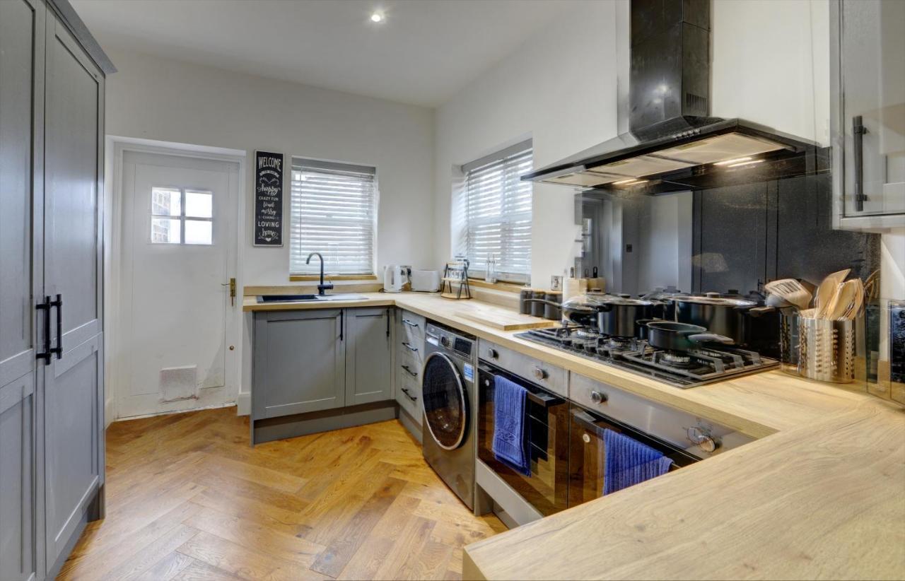 The Old Vicarage - Secure Parking, Fast Wifi, Garden Βίλα Λιντς Εξωτερικό φωτογραφία